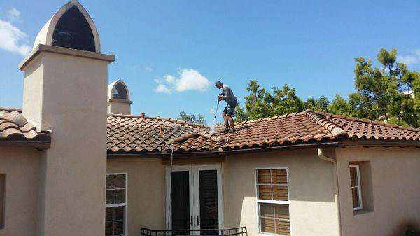 Roof pressure washing Encinitas.