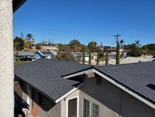 Completed roof using Owens Corning Woodmont shingle in Carbon