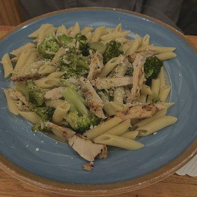 Olive oil and garlic w/broccoli and chicken