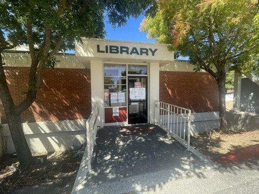 The Library Was Closed On Saturday September 7 2024 And On Apple Maps It Says That It's Open But When I Got There It Was Closed