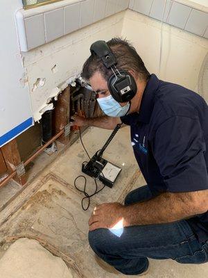 Water leak detection behind the drywall in Los Angeles, CA home. We use cutting-edge equipment to get the job done right. A+ BBB rating.