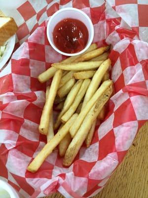 Unimpressive quantity of fries. Good quality, low quantity.