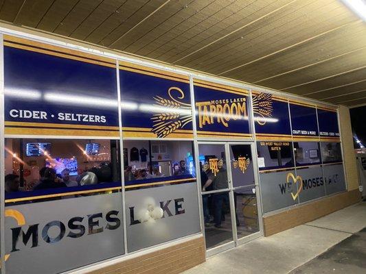 Entrance to Moses Lake Taproom.