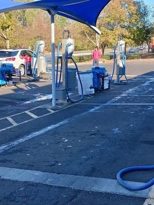 SMALL black girl doing car by herself... NOOOO OTHER CARS..