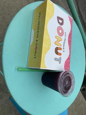 Strawberry Kiwi boba tea & donuts