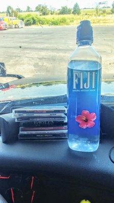 almost 98 degrees down here at the Kentucky Illinois border by Paducah just bottle of Fiji water