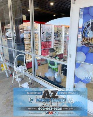 Professional Window Washing Team for commercial store fronts, Best prices in AZ, quick, free quotes