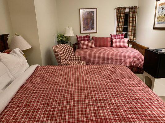 Cute and comfy room at the Inn