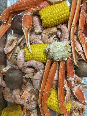 Snow crab, gulf shrimp, corn, & potatoes - medium seasoned (felt the burn in your lips but not overwhelming)