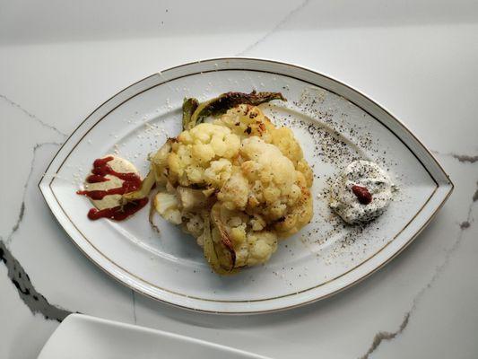 Roasted cauliflower "Caulifornia"