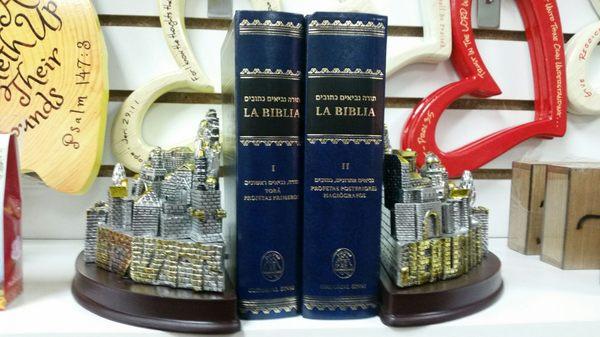 BEAUTIFULLY CRAFTED BOOK ENDS..