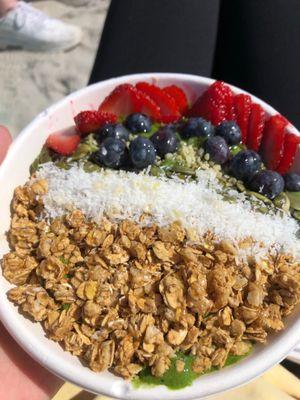 Adapt Green Bowl + strawberries