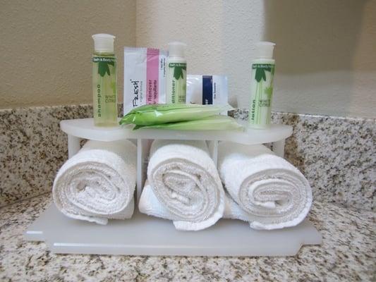 Clean, fluffy towels - bathroom was wonderful