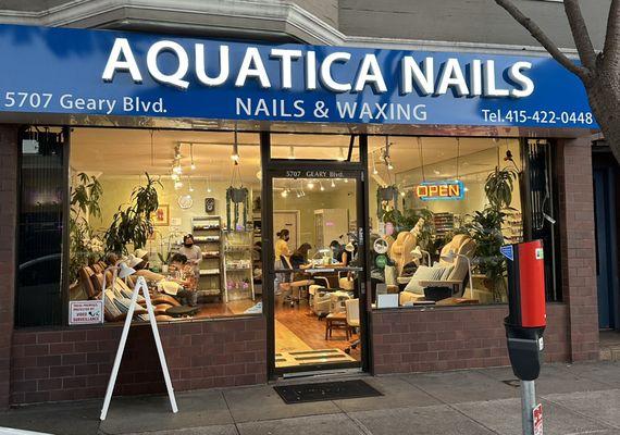 Aquatica Nails