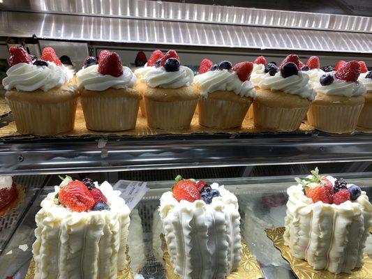 Berry Gentilly Cakes!