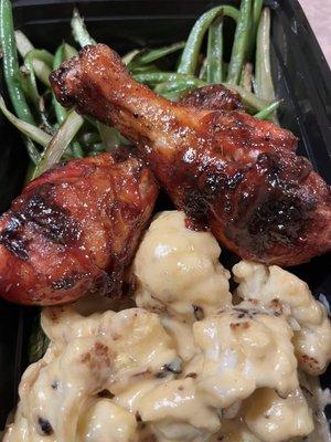 HELA BBQ Chicken, Cauliflower Mac 'n Cheese, Green Beans