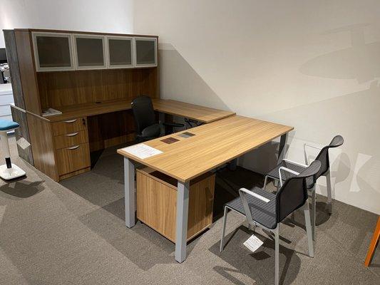 Inexpensive private office with height adjustable bridge. Multiple laminate colors