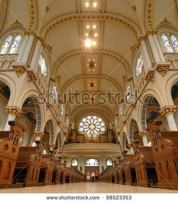 We clean the marble details in churches