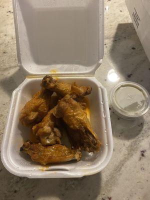 Mild Chicken wings with blue cheese