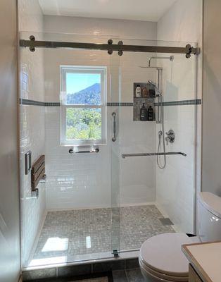 Cambridge series double sliding shower enclosure.