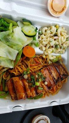 The salmon and noodle are excellent.