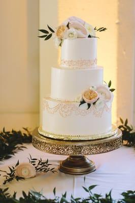 We loved this cake stand we found online, so Joe bought it and rented it to us! Photo credit: Lucille Lawrence