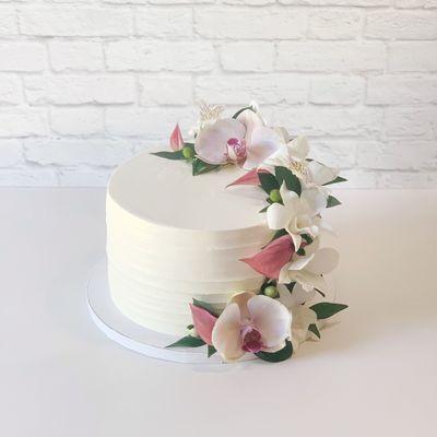 Blushing cake for a blushing bride ... with local orchid and anthurium