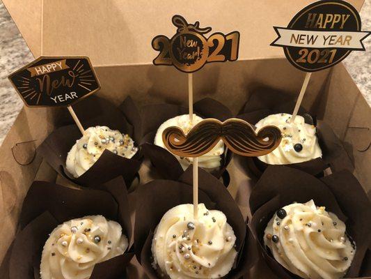 Cupcakes with New Years Eve prime rib dinner