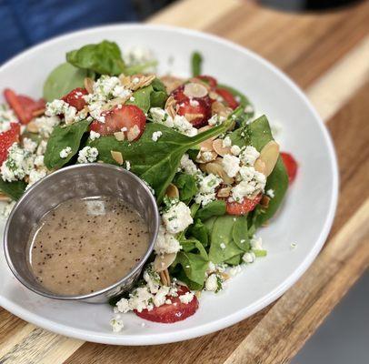 Strawberry spinach salad