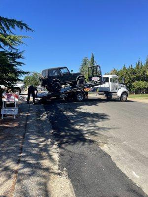 Tow truck, Jeep