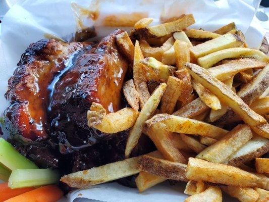 Bourbon Ribs and fries (Rib Basket)