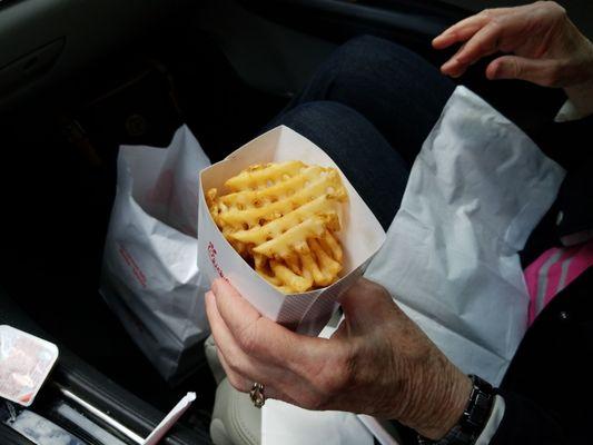 Eating in the car due to the Covid 19 virus crisis