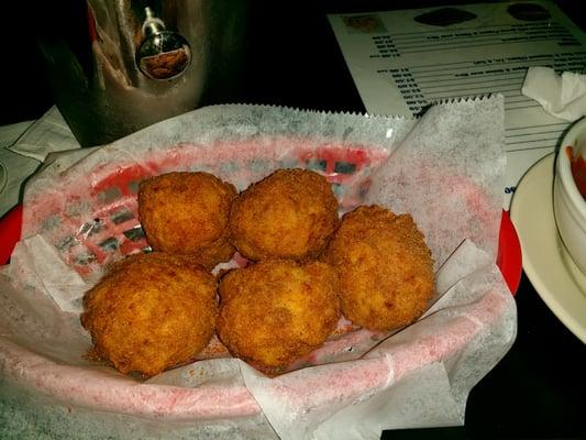 Macaroni and cheese balls