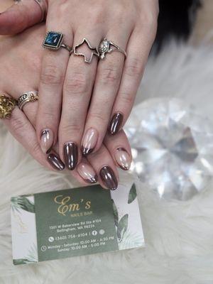 Luxury nails with chrome color