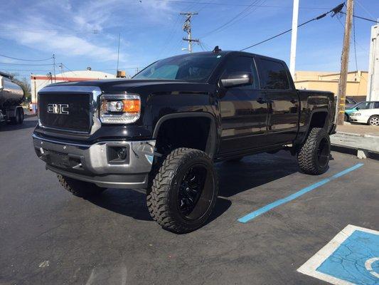 2015 GMC Sierra 4x4 with a McGauphys 9inch lift. Fuel Sledge wheels, 22x12 (pimp'n) Wrapped with Toyo Open Country M/T 35x12.5R22.