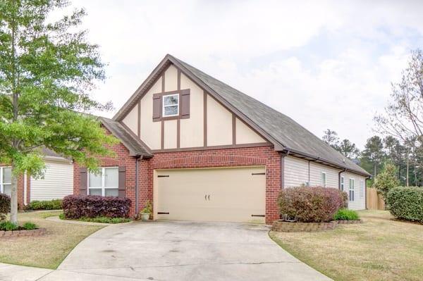 5164 Promenade Dr Trussville, Al Home For Sale by David Markle and Dede Markle, RE/MAX MARKETPLACE 205-281-0362 205-382-1176