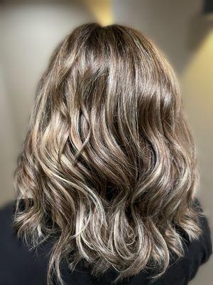 Same reverse balayage, different lighting!