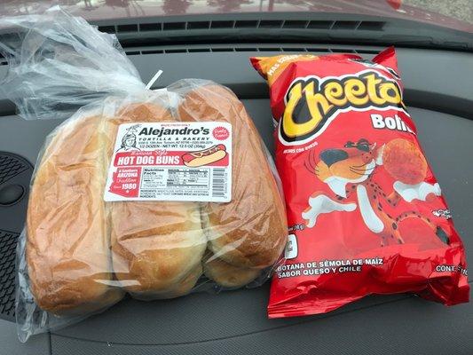 Hotdog Buns as a souvenir home to CA and snacks for the road