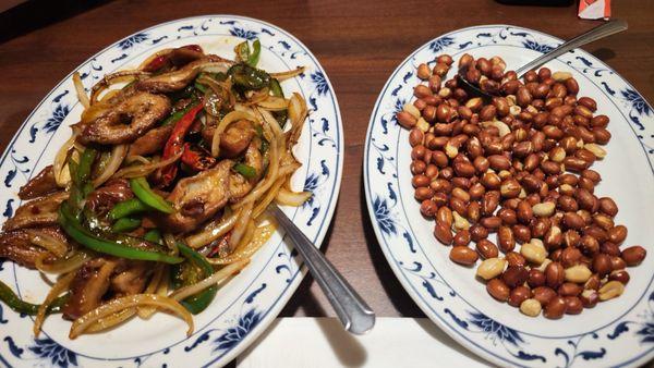 Chili sausage, fried peanuts