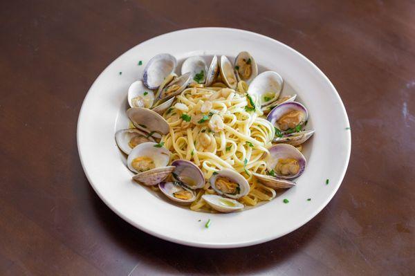 Linguini white clam sauce