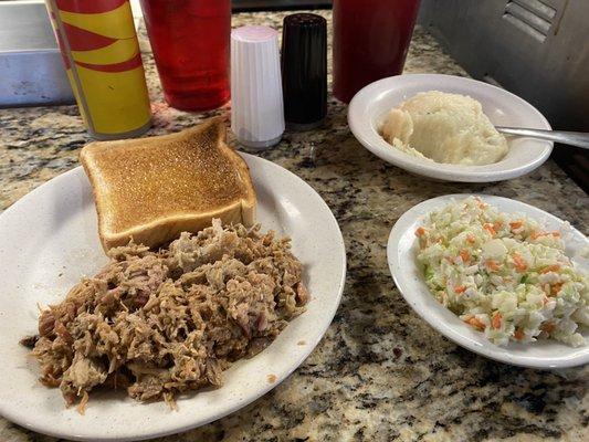 Pulled pork, garlic toast, cole slaw & mashed potatos! Yum