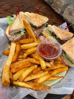 Club sandwhich with fries