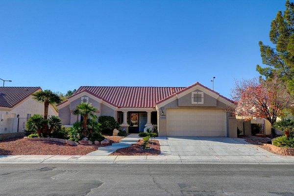 One story, highly upgraded Open floorplan, vaulted ceiling 3 bedrooms, 2 bathrooms Las Vegas, NV