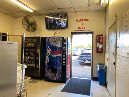 Extra Parking & snack machine