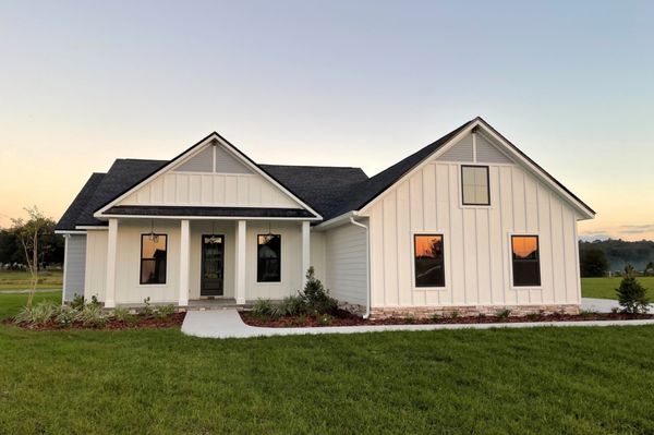 Modern Farmhouse James Hardie siding