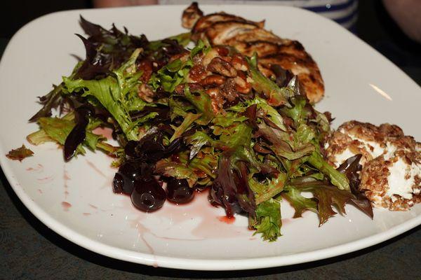 Cherry goat cheese salad with chicken