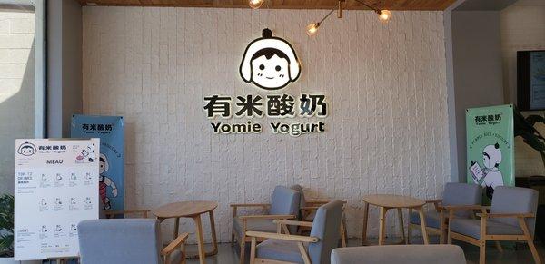 Yomie Yogurt logo