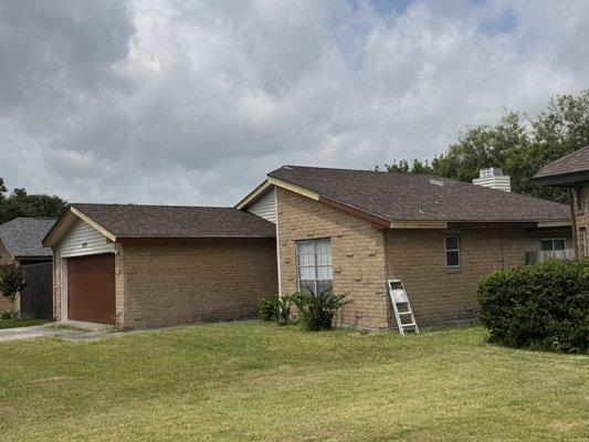 Windstorm Approved Roof  30 yrs Duration shingles Owens Corning