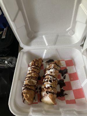 Cannoli, fresh and so delicious.