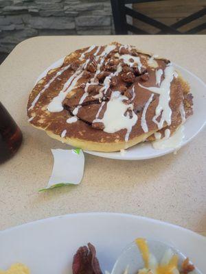 Cinnamon roll pancakes